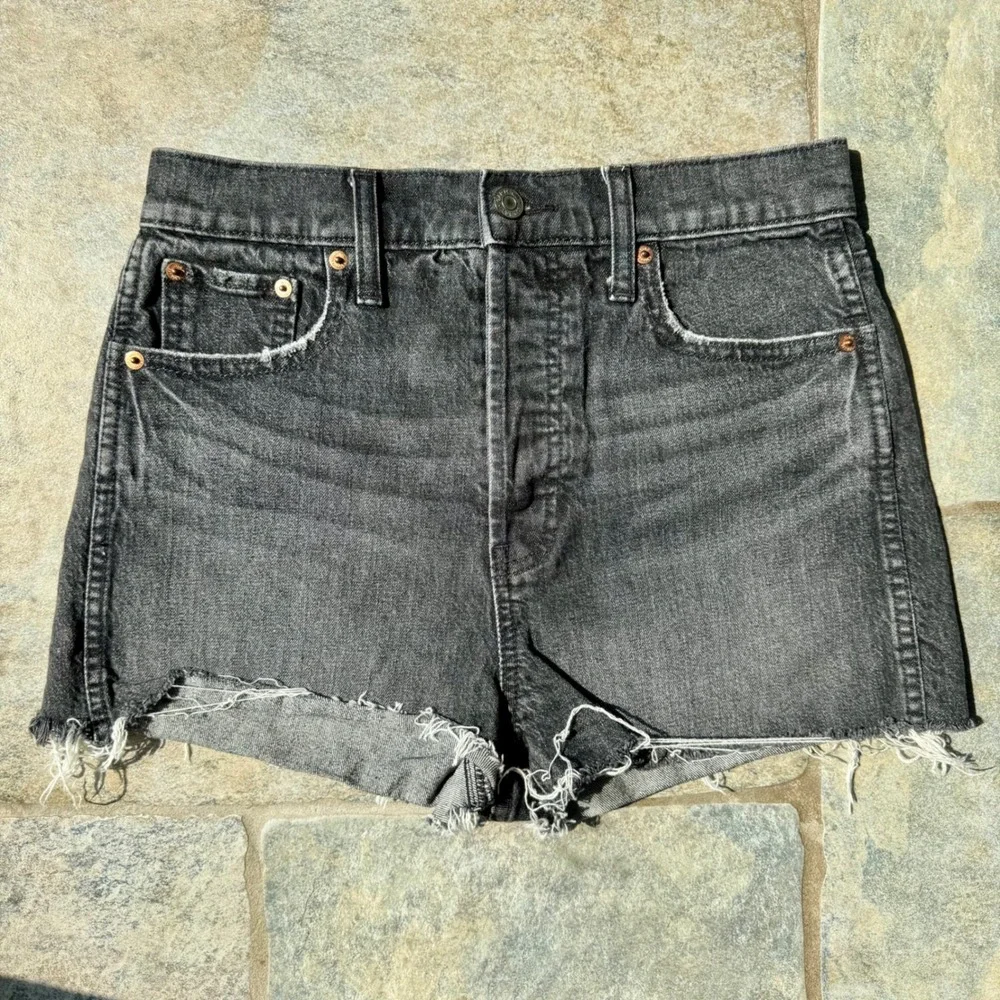 GAP Cheeky Shorts Sky High‎ Distressed Washed Black Cut-Off Denim Shorts 27/4R